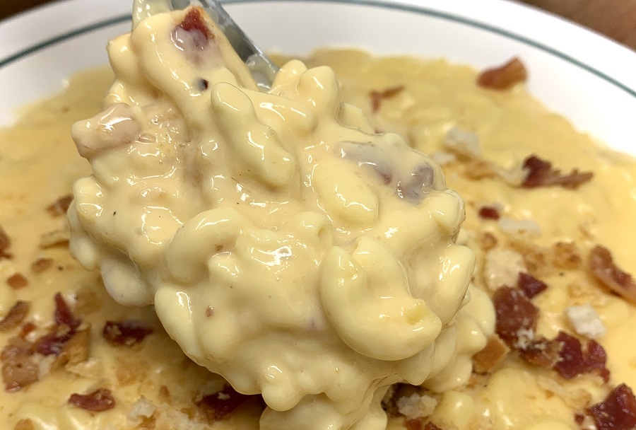 You haven’t enjoyed mac and cheese until you have made a crockpot macaroni and cheese recipe that is perfect for weekly meal prep or scaled up as a party recipe. Slow Cooker Mac and Cheese | Slow Cooker Mac and Cheese Healthy | 3 Ingredient Mac and Cheese Slow Cooker | Cheesiest Mac and Cheese Recipe